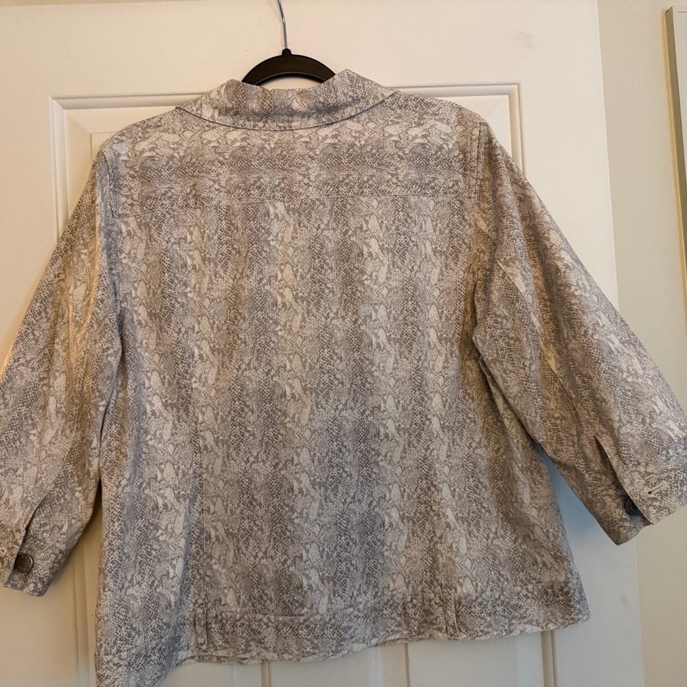 Chico's Snakeskin print (gray) Jacket Chico’s size 3 /US XL - Picture 3 of 10
